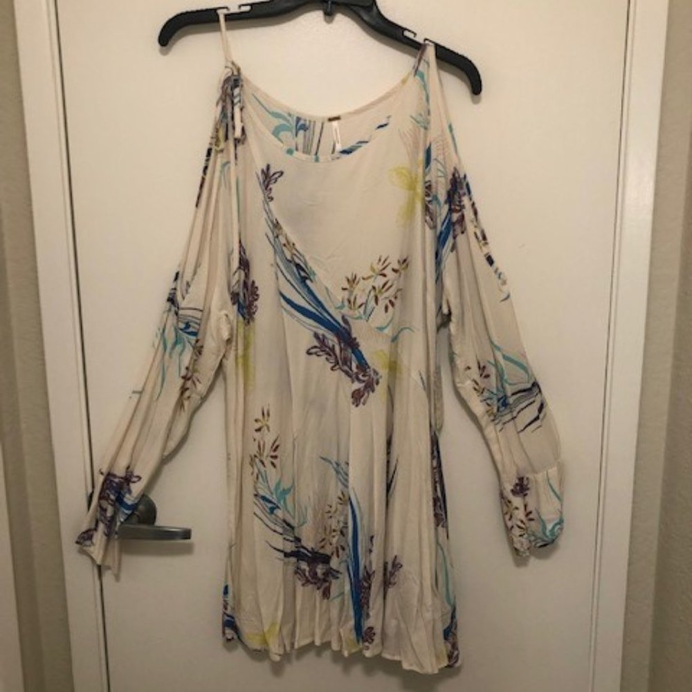 Free People Cold Shoulder Top - Med - NWT